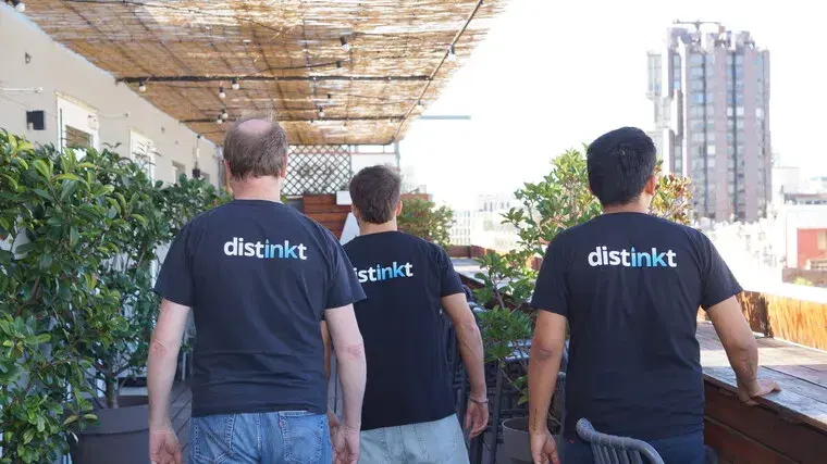 Distinkt team members on a terrace